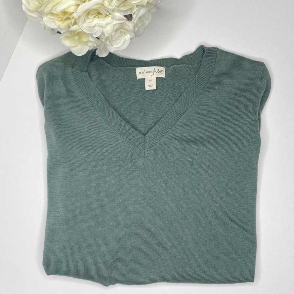 💕SOLD💕 Maison Jules Sweater Top - Picture 3 of 5